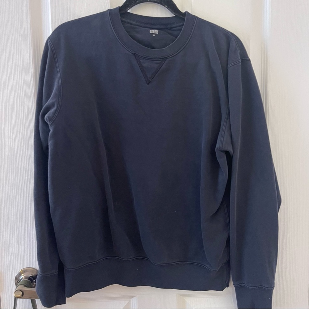 Uniqlo Men's Dark Gray Crewneck Sweater
